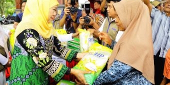 Jelang Nataru 2026, Gubernur Khofifah Hadirkan Pasar Murah ke-300 di Kapas Bojonegoro