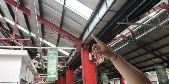 Atap Rusak, Pedagang Pasar Legi Blitar Kurangi Jam Operasional