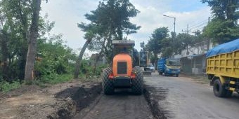 Warga Keluhkan Jalan Rusak di Jember, Gubernur Khofifah Minta DPU Bina Marga Jatim Kebut Perbaikan