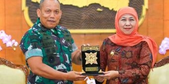 Rampungkan Renovasi 18 Rumah Prajurit Divif 2 Kostrad Malang, Khofifah: Penghargaan untuk TNI