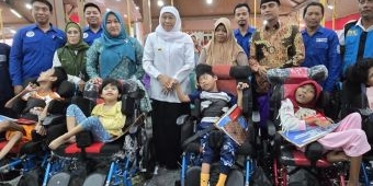 Tekan Angka Kemiskinan, Gubernur Jawa Timur Salurkan Bantuan Sosial Rp6,6 M di Bangkalan
