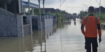 Tanggul Kali Lamong Jebol, Permukiman Warga di Selatan Gresik Terendam Banjir