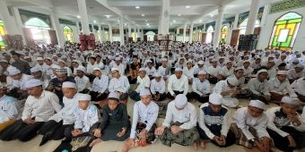 puluhan-ribu-santri-amanatul-ummah-shalat-ghaib-dan-tahlil-untuk-korban-runtuhan-bangunan-al-khoziny