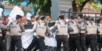 PN Banyuwangi 'Diserbu' Pendemo Anarkis