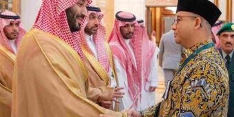 Dicap Tukang Ngibul Naik Haji, Anies Unggah Foto Berjabat Tangan dengan Putra Mahkota MBS