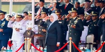 Gubernur Khofifah Ajak Pemuda Jadi Pilar Indonesia Emas di Upacara Sumpah Pemuda ke-97