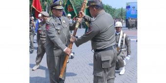 Di Kantor Bupati, Sekda Gresik Sambut Kirab Bendera Pataka HUT Provinsi Jatim ke-79