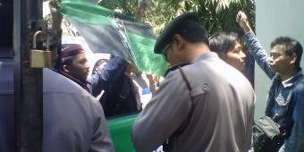 Tolak Dikaitkan Kasus Anas, HMI Surabaya Demo Kejati