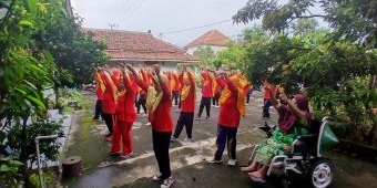 Gelar Senam Rutin dan Cek Kesehatan, Pemdes Sangen Madiun Jaga Kebugaran Warga Lansia