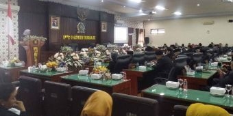 Pjs Bupati Trenggalek Sampaikan Nota Keuangan RAPBD 2025