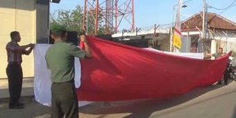 Kodim Jombang Kibarkan 20 Bendera Raksasa dalam Rangka Peringati HUT RI ke-72