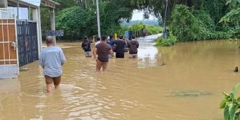 Air Sungai Meluap, Sekolah Hingga Jalan Penghubung Antar Desa di Banangka Bangkalan Terendam