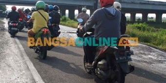 Masyarakat Keluhkan Rusaknya Jalan di Cerme-Kebomas, Wabup Gresik: Saya akan Cek