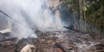 Dua Rumah di Jember Ludes Terbakar, Penghuni Selamat Setelah Merangkak Keluar