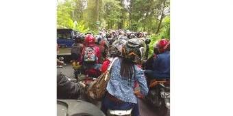 Liburan, Jalan Raya Menuju Pantai Prigi dan Pantai Putih Trenggalek Macet