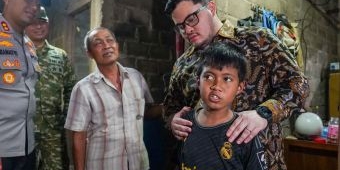 Sulit Jualan Sayur saat Kemarau, Mbah Mari Dapat Bantuan Usaha Es Teh dari Bupati Kediri