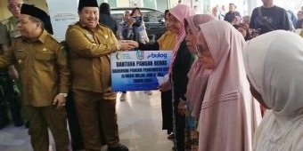 Salurkan Bantuan Pangan Beras,  Bupati Jombang: Untuk Kebutuhan Hidup, Jangan Dijual