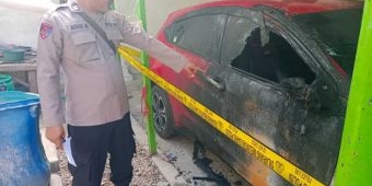 Diduga Dibakar OTK, Mobil Honda HRV di Sumenep Ludes Terbakar