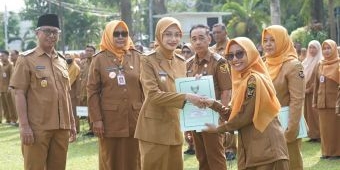 Wali Kota Kediri Serahkan SK Kenaikan Pangkat 89 PNS