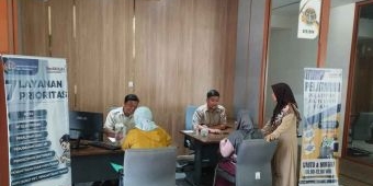 Kantah Kabupaten Pasuruan Serahkan Sertifikat Wakaf Massal