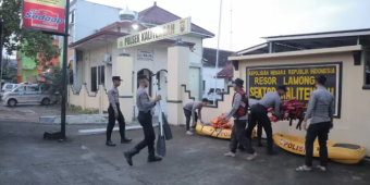 Banjir Bengawan Jero Meluas, Polres Lamongan Dirikan Posko Siaga di Kalitengah
