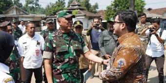Bupati Kediri Dampingi Pangdam V/Brawijaya Tinjau Pembangunan Yonif TP