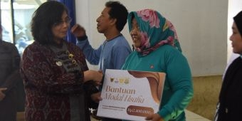 Hari ke-4 Penyerahan Banmod, Pj Wali Kota Kediri: Pelaku Usaha Harus Jamin Produknya Berkualitas