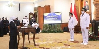 Lantik Bupati dan Wakil Bupati Pacitan, Gubernur Khofifah Tekankan Pentingnya Kualitas SDM