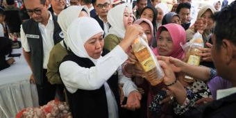 Tinjau Operasi Pasar Murah di Jombang, Khofifah: Upaya Stabilkan Harga Bahan Pokok, Terutama Beras