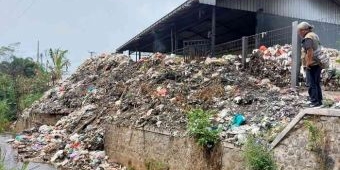 Sampah Menggunung di TPS3R di Kecamatan Kandangan Akan Dibawa ke TPA Sekoto