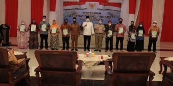 Beri Kepastian Hukum, Pemkot Pasuruan Serahkan 457 Sertifikat Hak Atas Tanah PTSL Tahun 2021