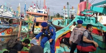 Kapal Nelayan di Lamongan Terguling dan Tenggelam Akibat Dihantam Ombak, 4 Kru Selamat