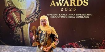 komitmen-perkuat-ekonomi-kerakyatan-gubernur-khofifah-raih-penghargaan-nasional