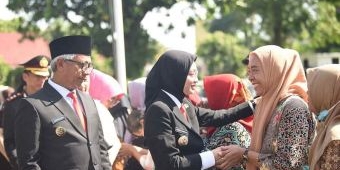 Wali Kota Kediri Pimpin Upacara Hari Bela Negara ke-77 dan Hari Ibu ke-97 di Halaman Balai Kota