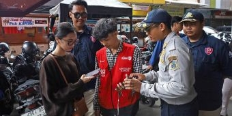 Dishub Surabaya Sosialisasikan Parkir Digital di Kawasan Zona 1 Jalan Tanjung Anom hingga Blauran