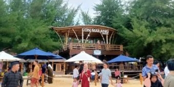 Jumlah Wisatawan di Pantai Lon Malang Sampang Melonjak saat Lebaran Ketupat