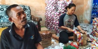 Bulan Haji, Omzet Perajin Kotak Hantaran Limbah Kardus di Jombang Meningkat