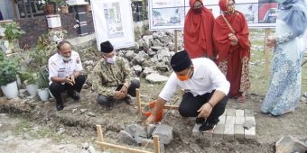 Dukung Relokasi Pembangunan TK ABA, Bupati Ngawi Lakukan Peletakan Batu Pertama