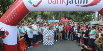 Peringatan HPN 2025, PWI Jatim Gelar Jalan Sehat Bersama Wartawan di Taman Apsari