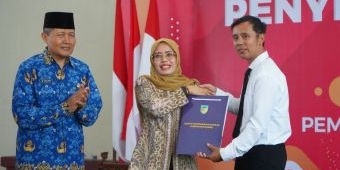 Wabup Kediri Serahkan SK Pengangkatan 204 Orang PPPK Tahap II