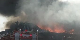 Pabrik Kayu di Jombang Terbakar Hebat, 4 Mobil Pemadam Dikerahkan