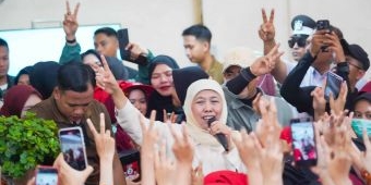 Banjir Dukungan! Khofifah Dirubungi Ribuan Pekerja SKT Sampoerna Plant Kraksaan