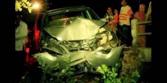 Kecelakaan di Sonopatik Nganjuk, Avanza Nyaris Nyemplung Usai Tabrak Motor