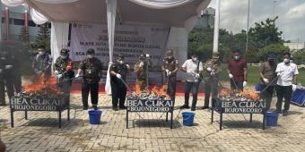 Bea Cukai Bojonegoro Musnahkan 14 Juta Batang Rokok Tanpa Cukai di Tuban