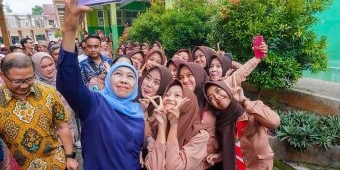 Khofifah Apresiasi SMAN 1 Dampit Malang, Dukung Ketahanan Pangan Melalui Program Sikap
