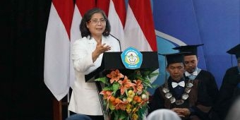 Zanariah Beri Orasi Ilmiah saat Dies Natalis Universitas Nusantara PGRI Kediri