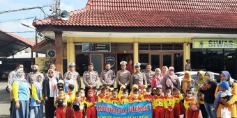 Kenalkan Rambu Lalu Lintas, TKB Melati Gelar Kunjungan Edukasi ke Polres Ngawi