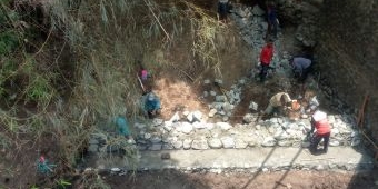 Pembangunan Jembatan di Desa Dukuhmojo Terkesan Dipaksakan