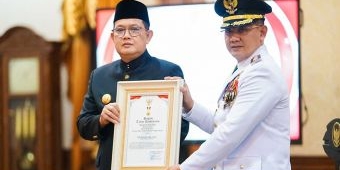 Pj Gubernur Jatim Kembali Lantik Aries Agung Paewai sebagai Pj Wali Kota Batu