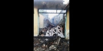Korsleting Listrik, Rumah Tempat Penyimpanan Bahan Bangunan di Sidoarjo Terbakar